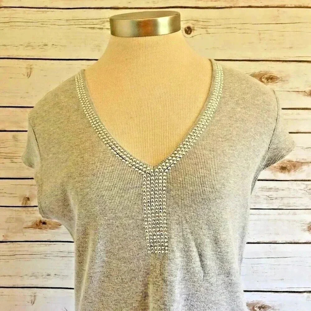 ONE CLOTHING Women Short Sleeve Pull Over V-Neck Studs Gray Shirt Top Size M - Picture 2 of 12